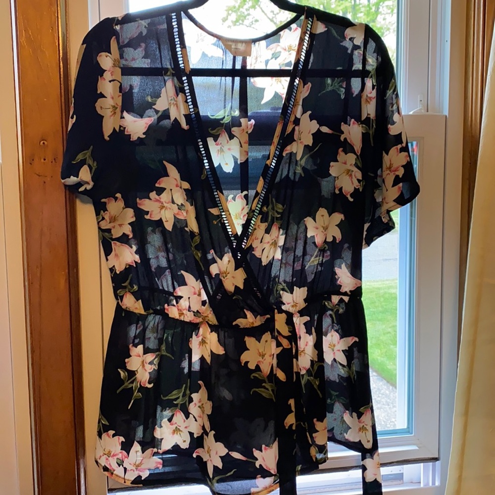 Women’s Sheer Flowered Blouse size Large